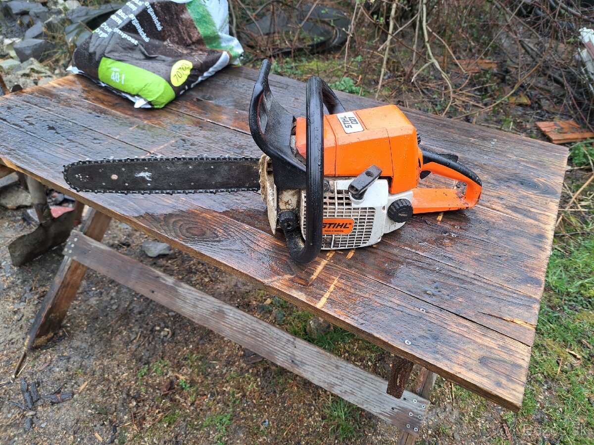 Motorova pila stihl 021