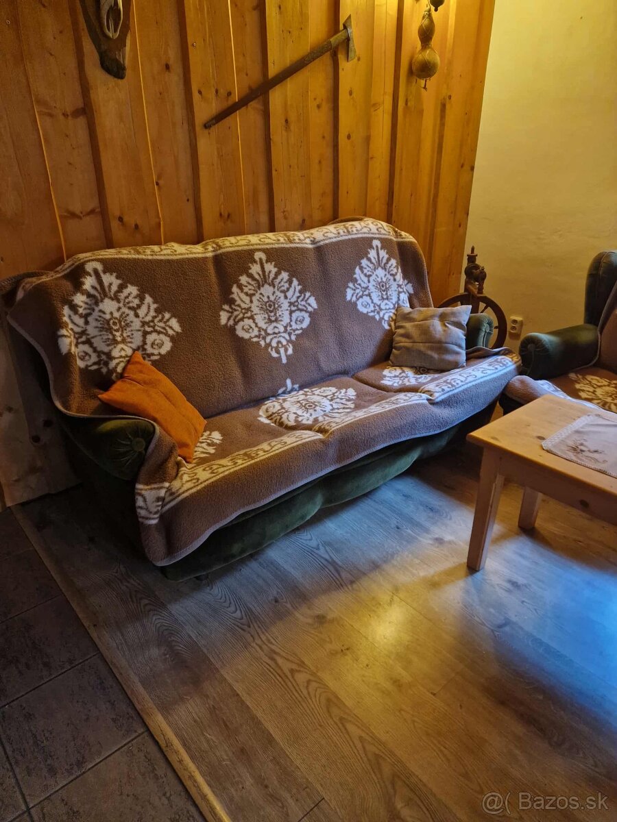 Predám rozkladací gauč a kreslá