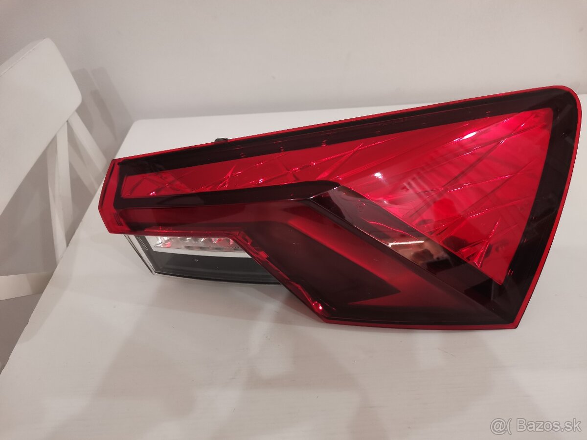Zadné práve svetlo škoda octavia 4