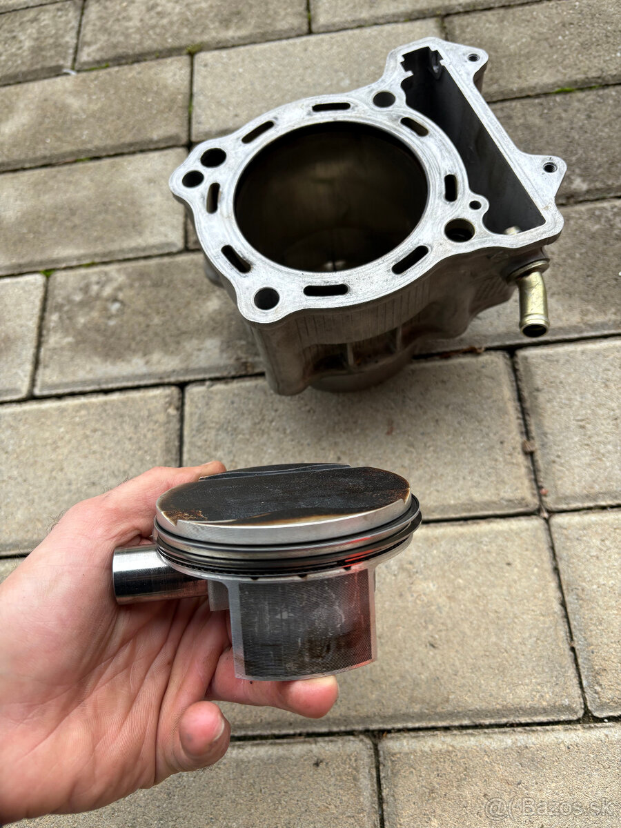 Piest a válec LTZ 400