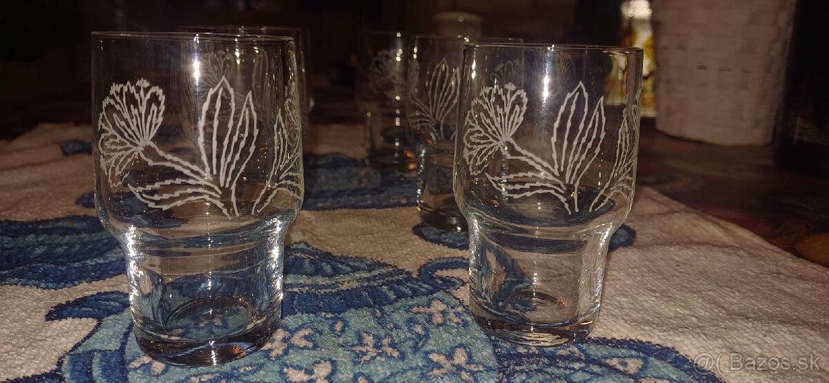 Staré retro poháriki na vínko. Decáčiky