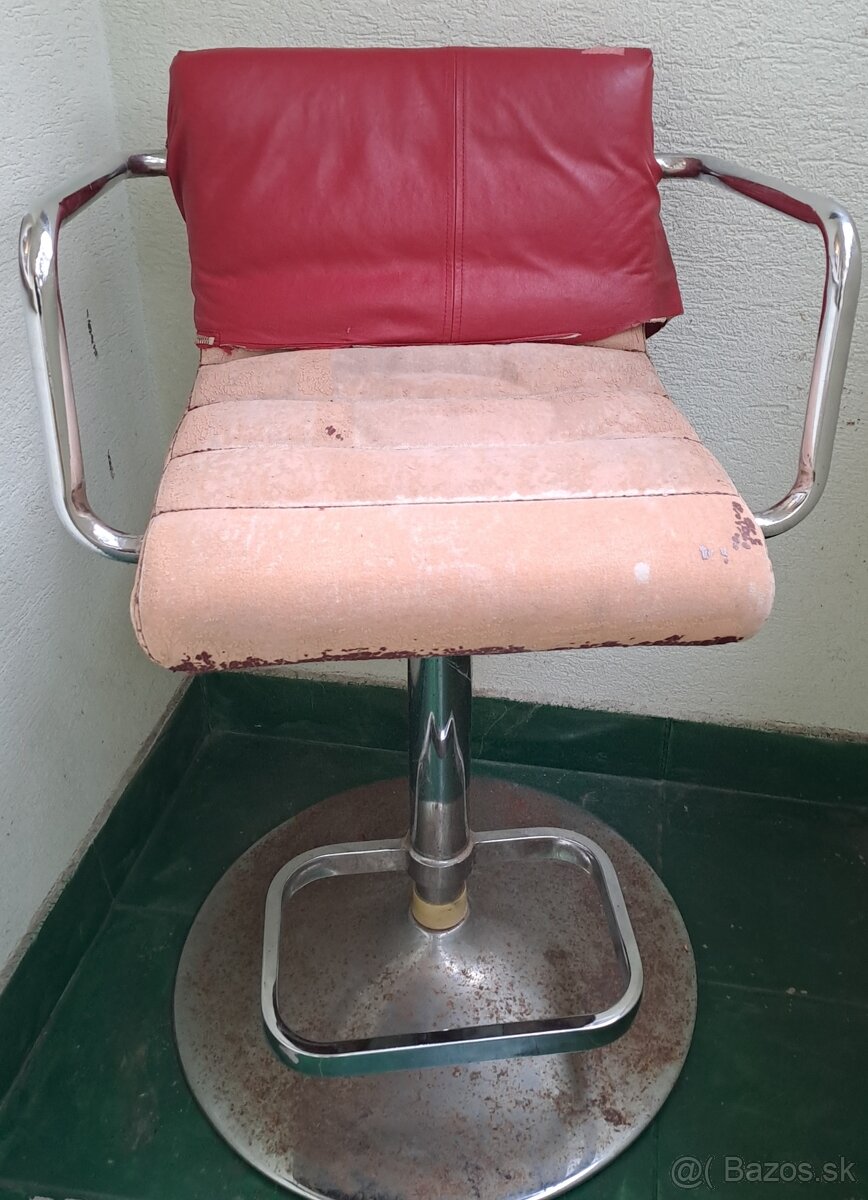 Retro kadernicka stolicka