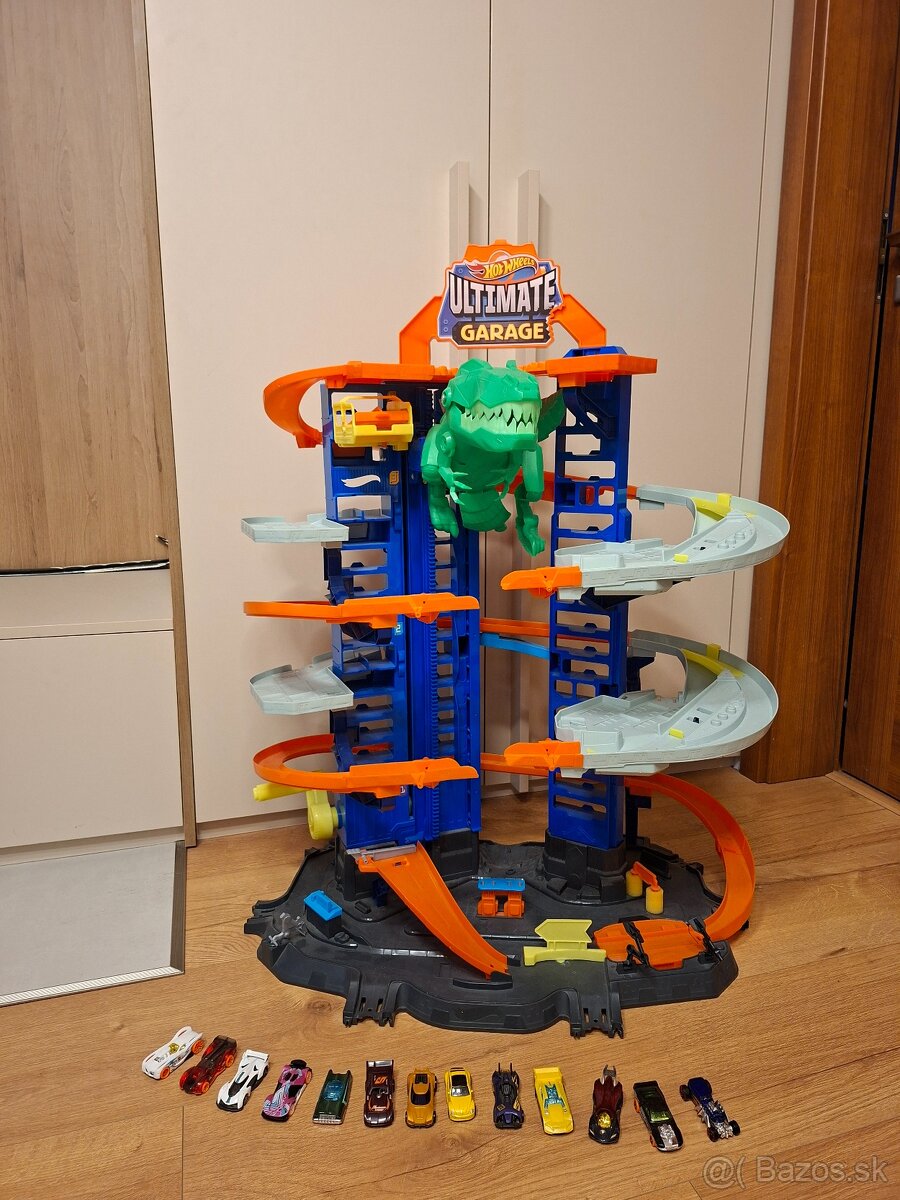 Hot wheels ULTIMATE GARAGE T-REX