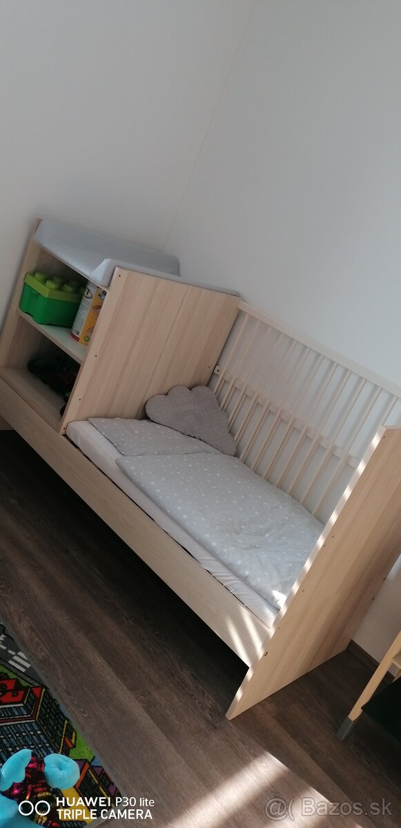 Detská posteľ s prebalovacím pultom