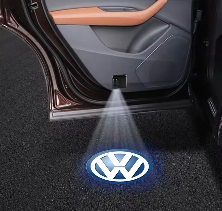 Volkswagen svetlá s logom do dverí do auta
