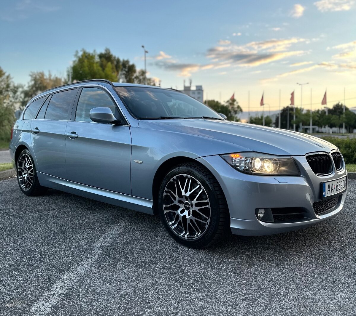 BMW 318d E91 Automat, Xenóny