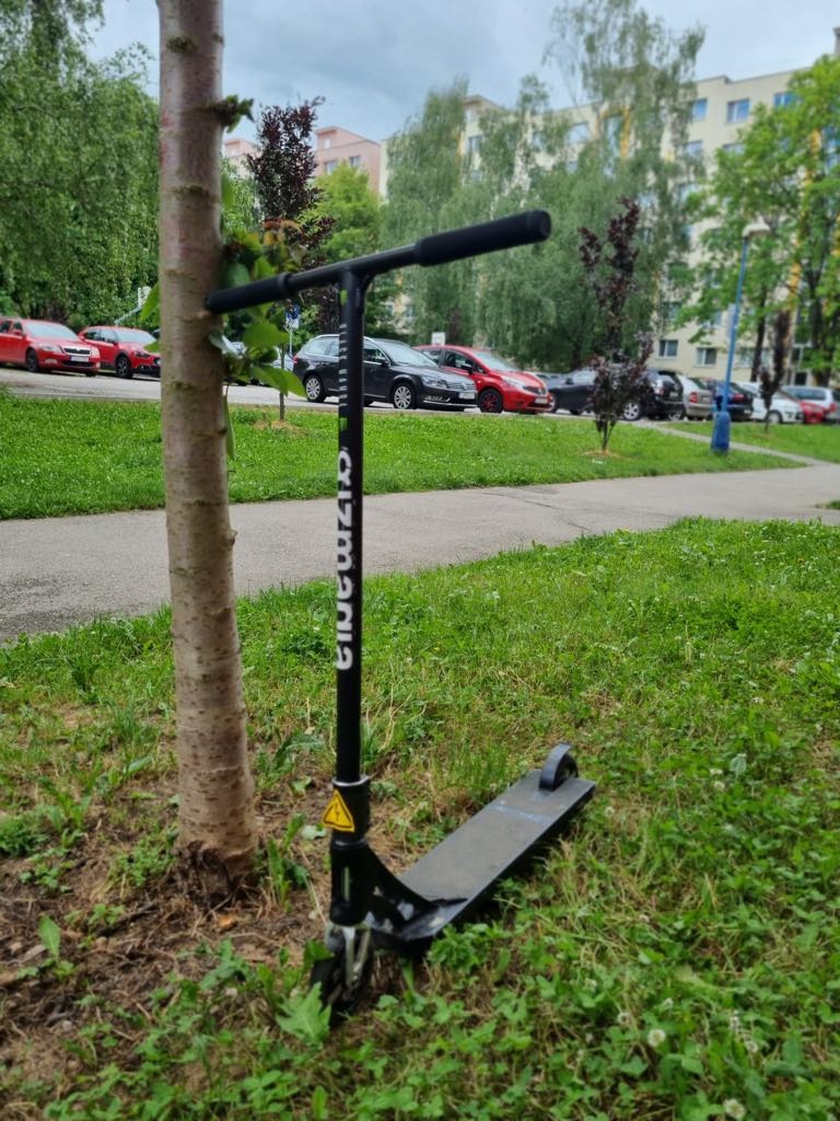 Kolobezka Movino black