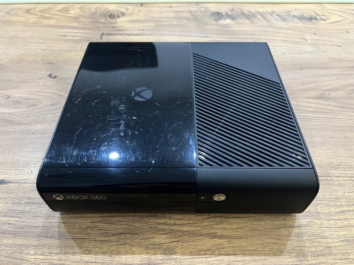 Samostatná herná konzola Xbox 360E 4GB