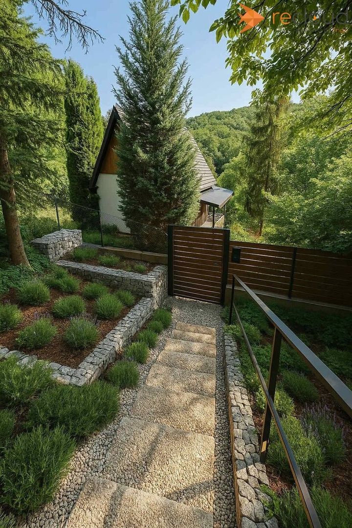 Murovaná chata so slnečným pozemkom, obec Nižný Klátov