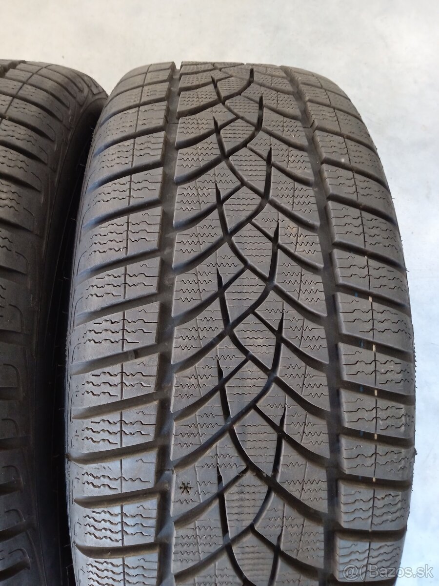 4ks zimne 235/50 R19 99V GOODYEAR ULTRA GRIP PERFORMANCE SUV