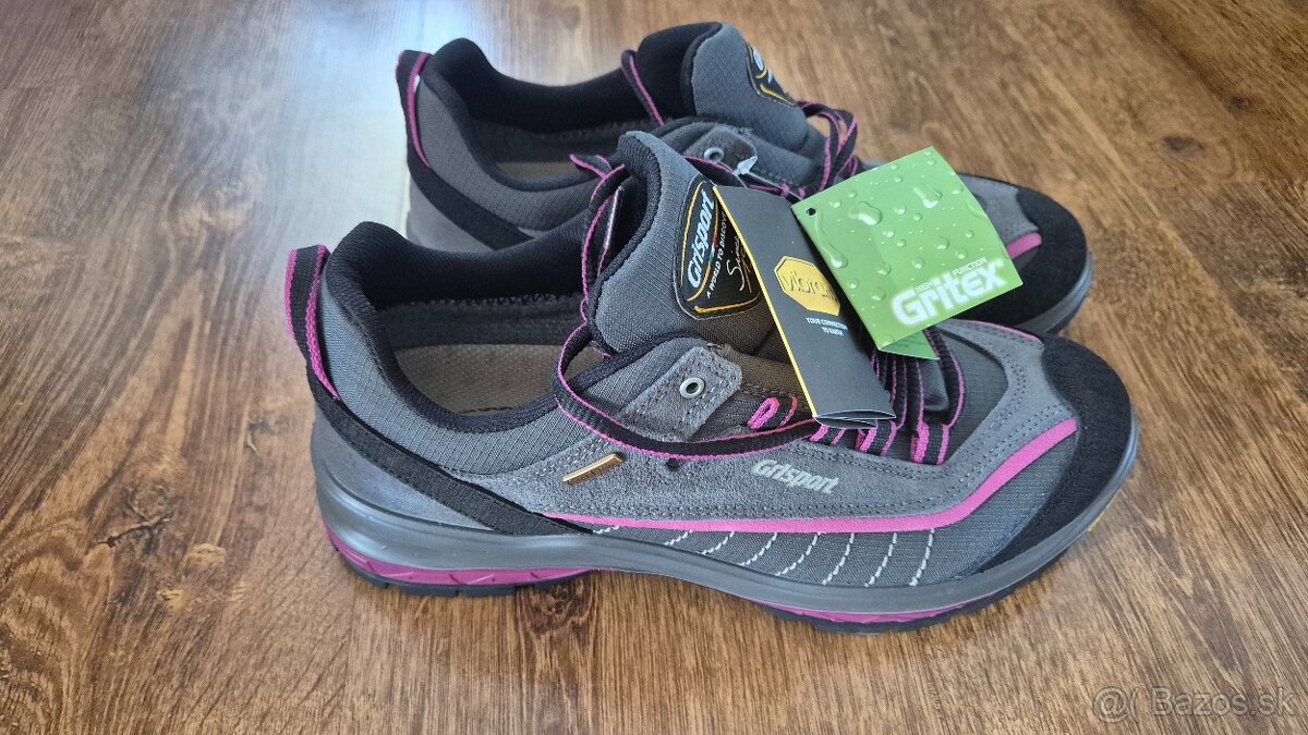 Úplne nové trekové topánky