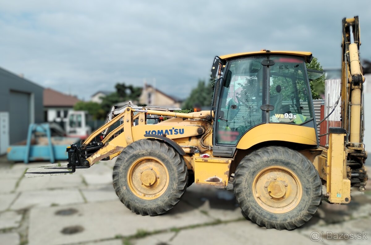 rýchloupínač a paletovacie vidly na traktorbáger komatsu WB