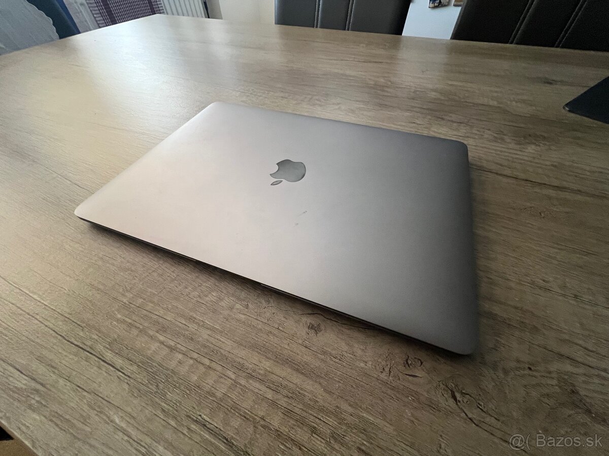 Macbook Air 13" M1 Strieborný SK