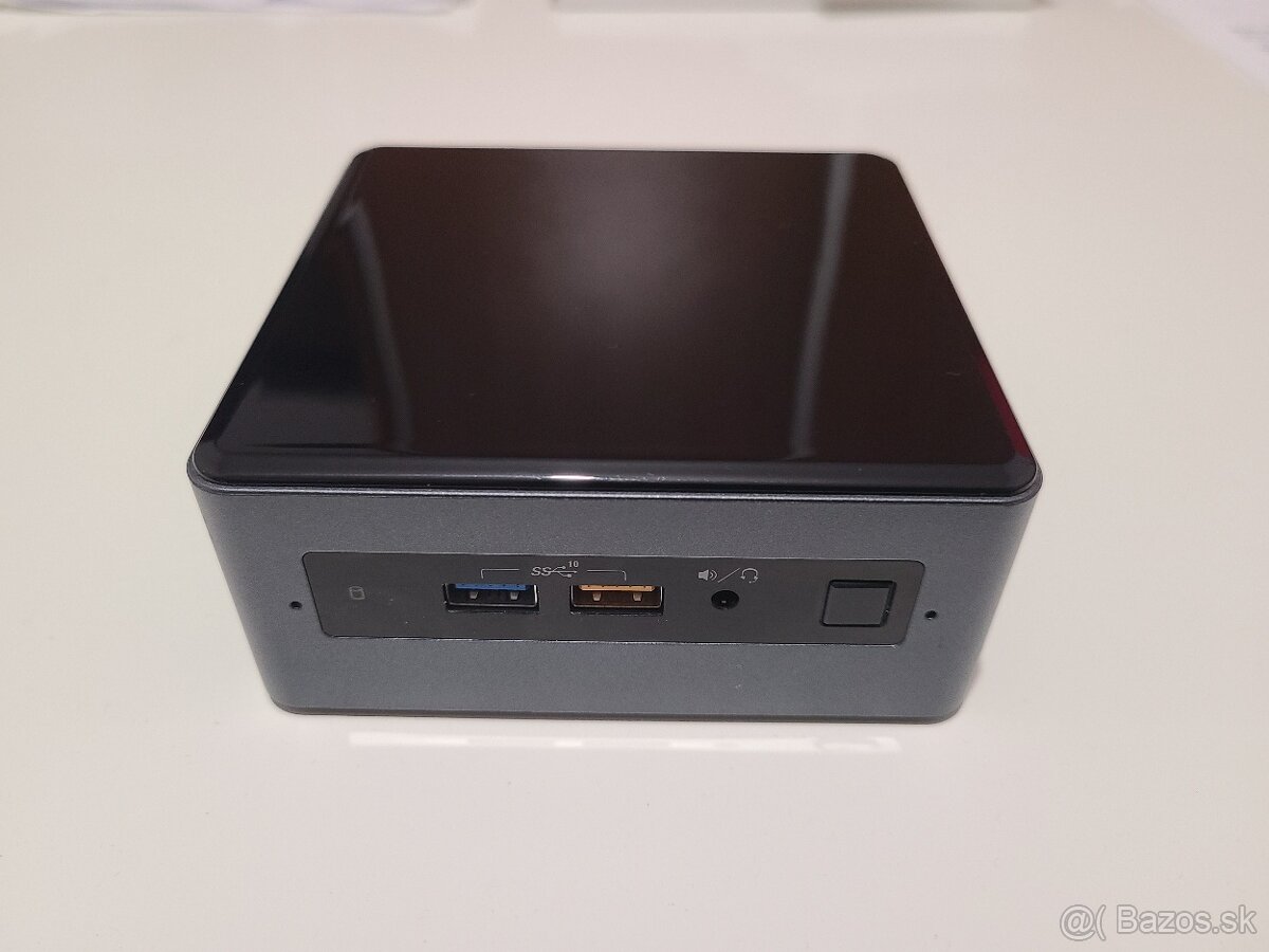 Intel NUC 8i5BEH