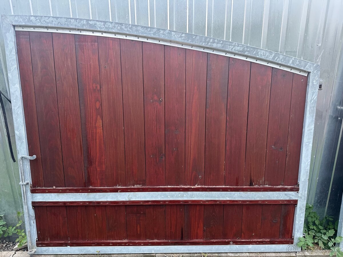 Dvojkrídlová brána