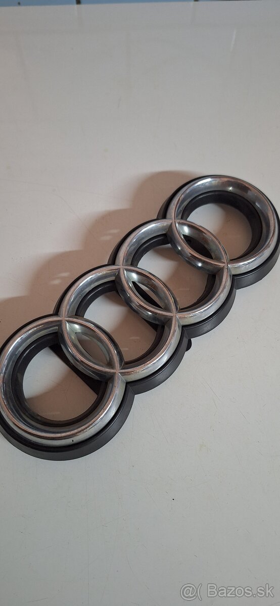 Znak Audi Original + držiak na aftermaket Grill