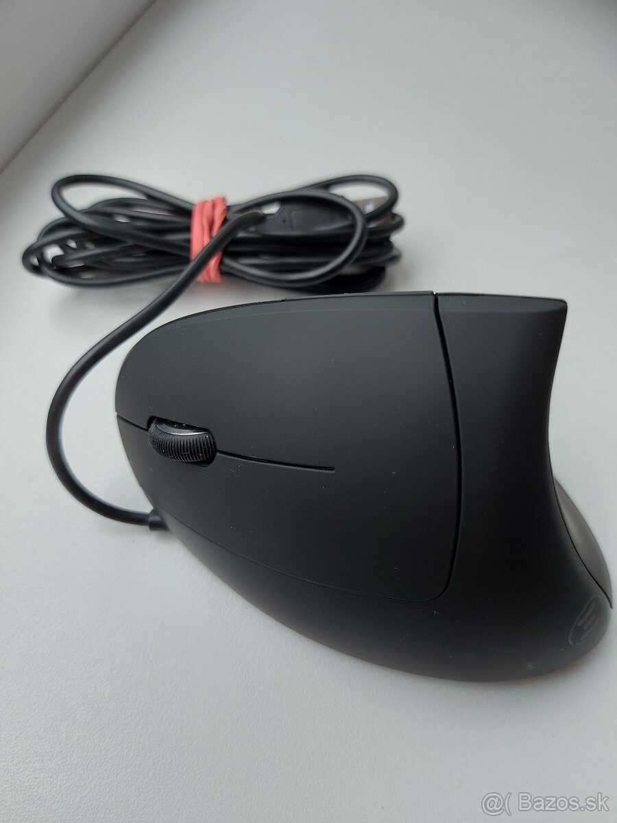 Vertikálna PC myš pre ľavákov
