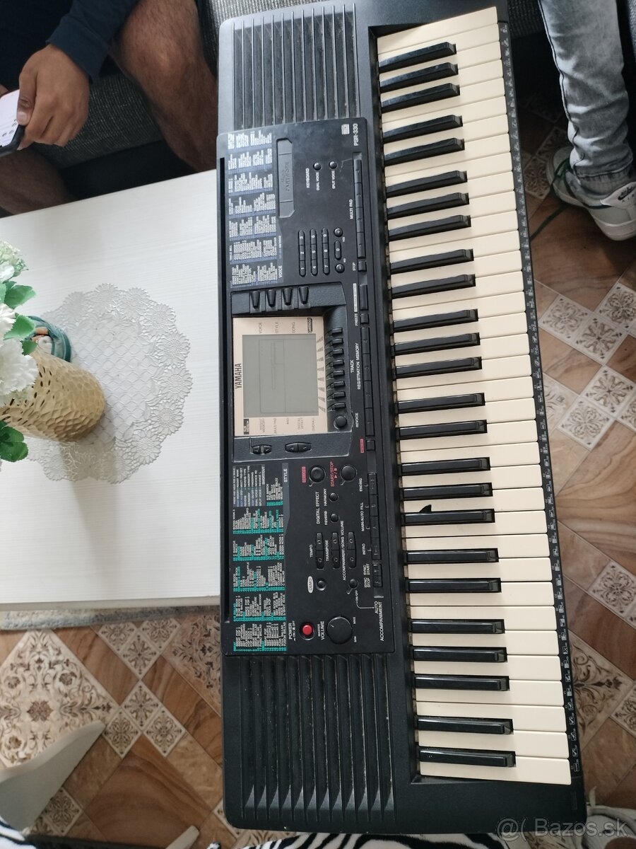 Klávesy YAMAHA.