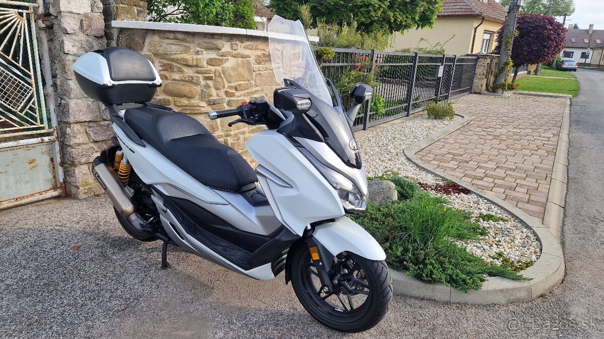 Honda Forza 300