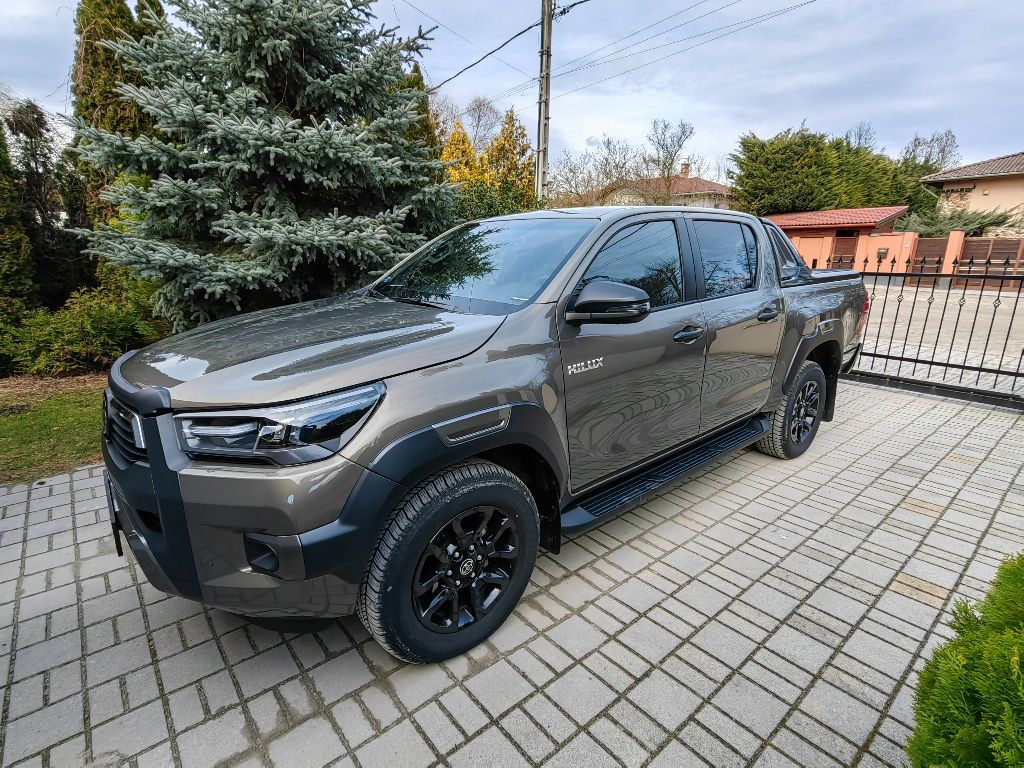 Toyota Hilux INVINCIBLE