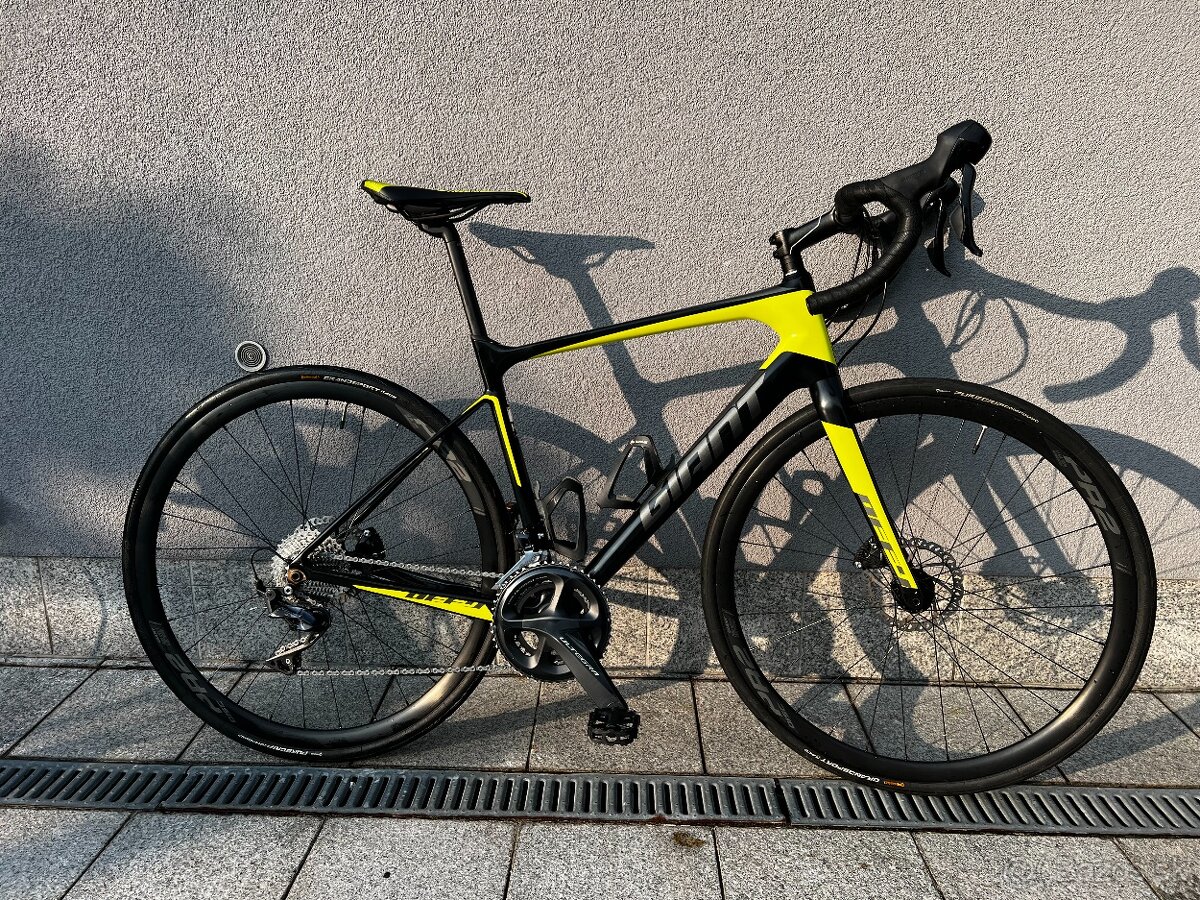 Cestný bicykel Giant Defy Advanced 1 HRD