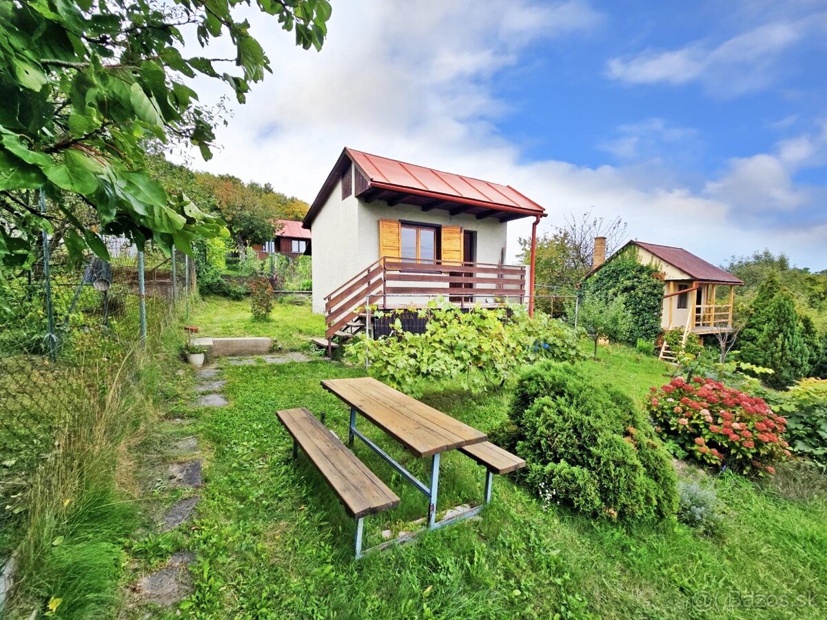 Pozemok 402m² s murovanou chatou 25m² / Vitalina - Kavečany
