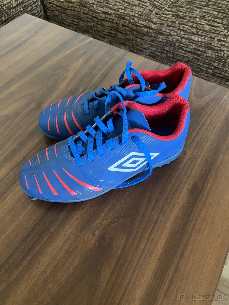 Kopačky Umbro Accuro č.36,5 v dobrom stave.