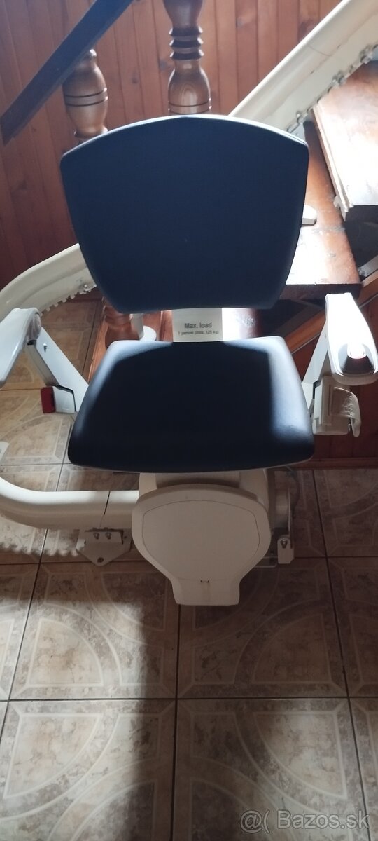 Stoličkový výťah