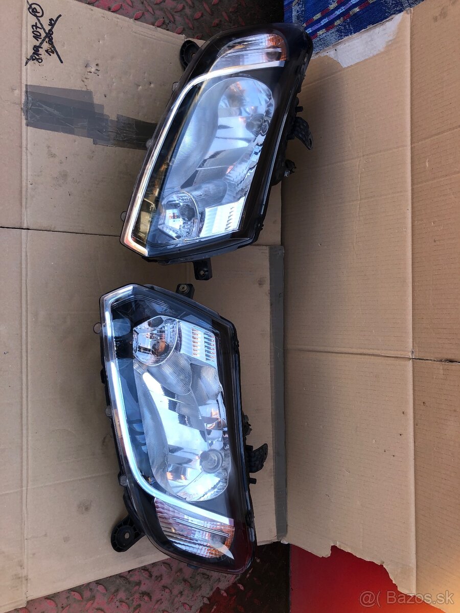 PREDNÉ A ZADNÉ SVETLA DACIA SANDERO ORIGINAL