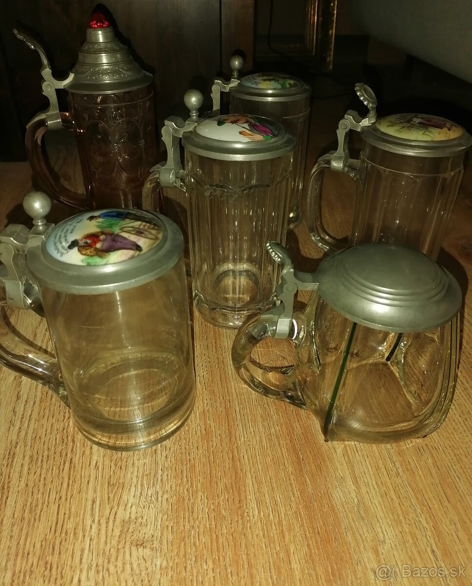 Staré pivné krígle.