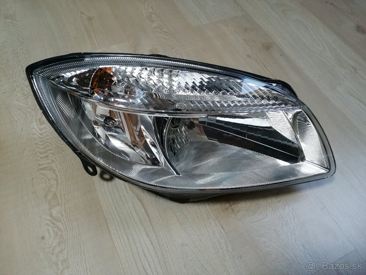 Škoda Fabia II Roomster přední světlo 5J1941018