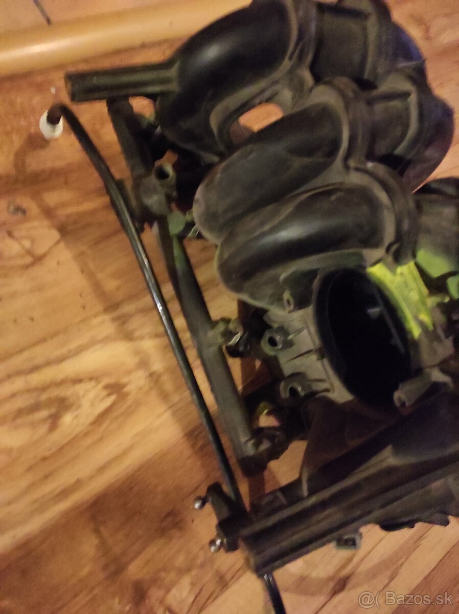 Renault Clio Thalia 1.4b skrtiaca klapka vstrekovace