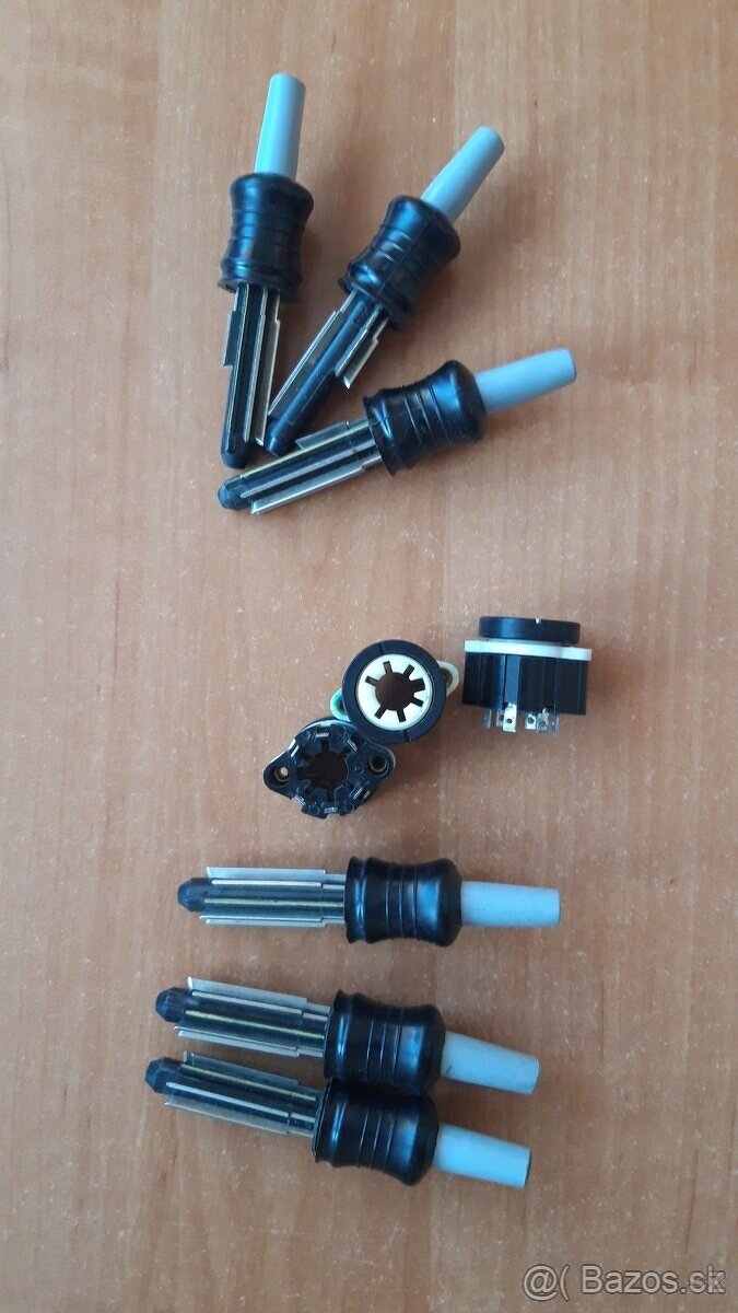 Audio konektory TESLA