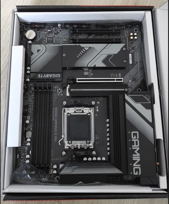 GIGABYTE B650 GAMING X AX