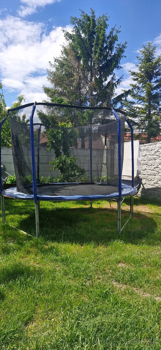 Predam trampolinu