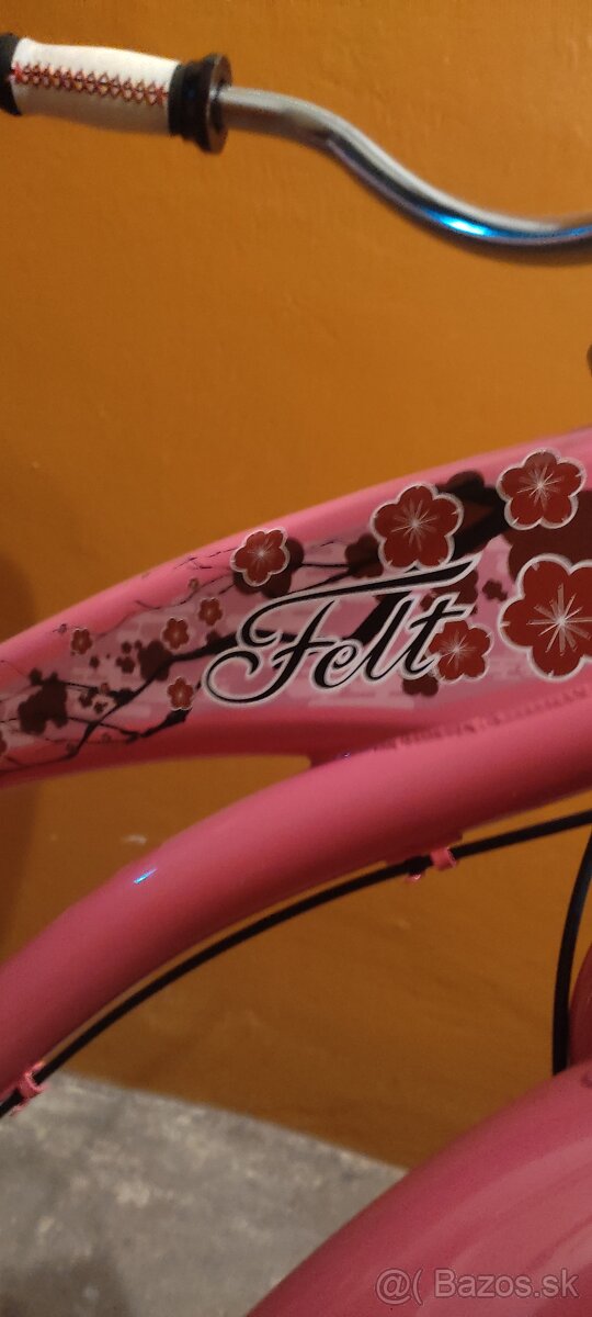 damsky bicykel Felt