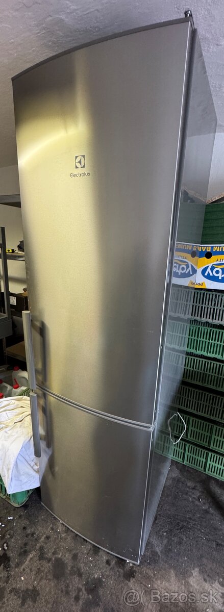 Predám chladničku Electrolux 200cm