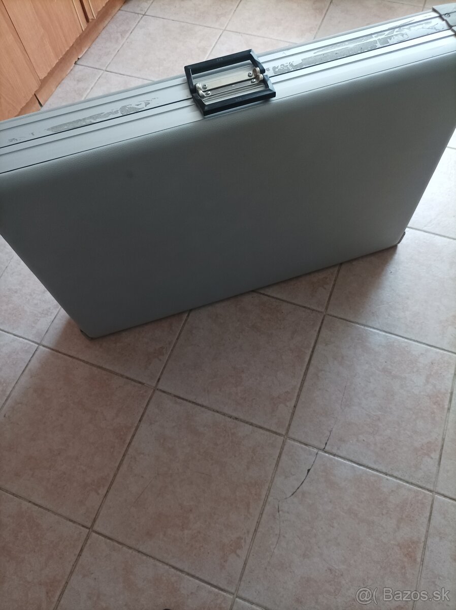 Masážne lehátko
