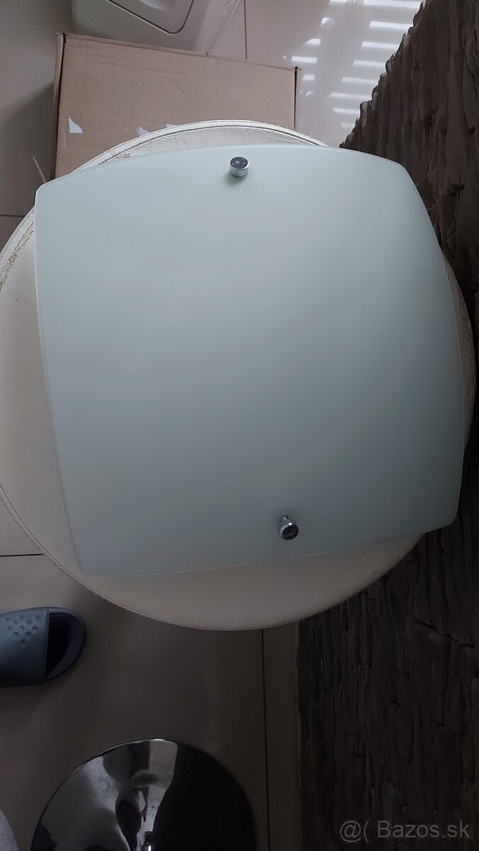 Stropna lampa