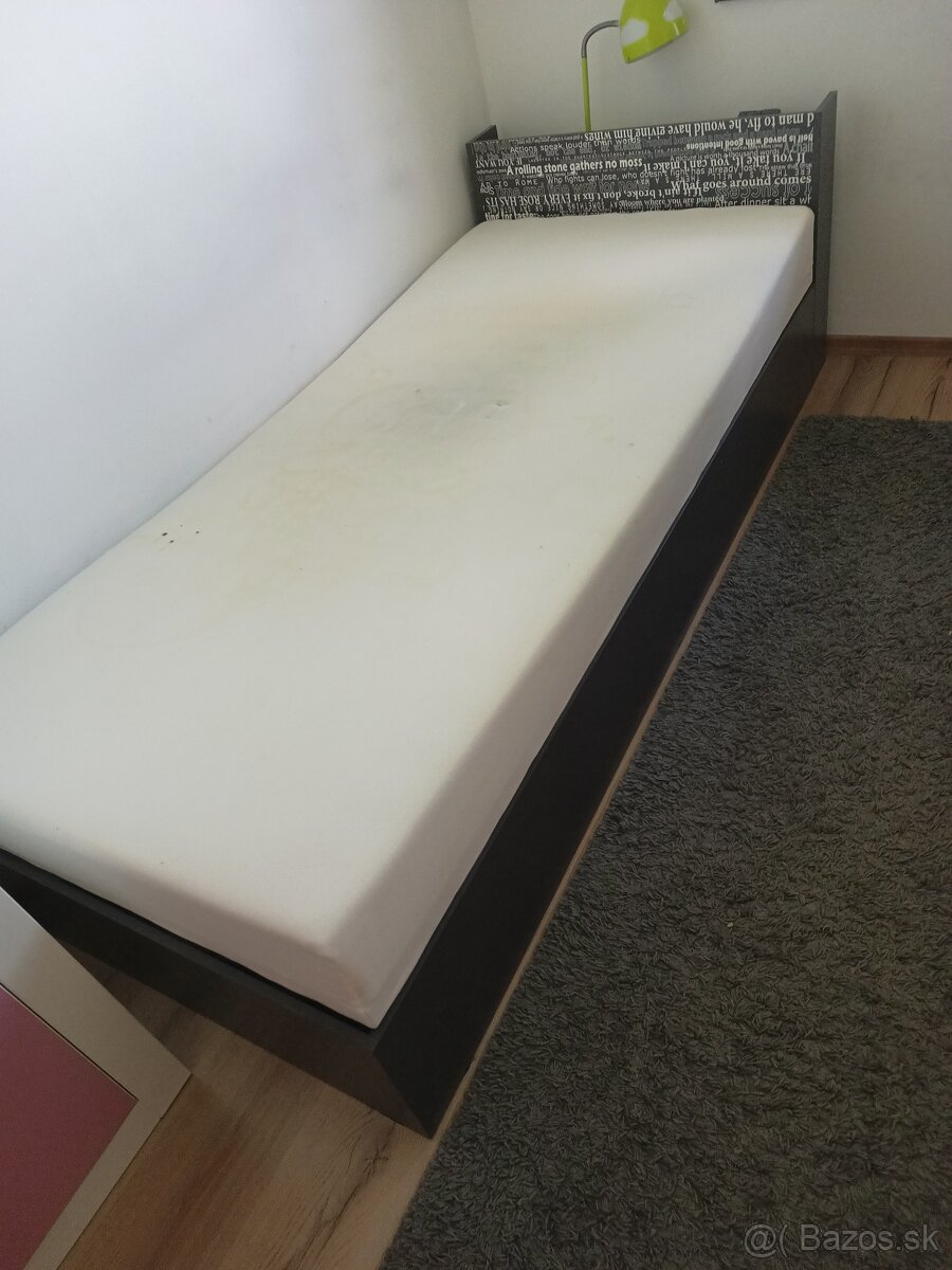 Posteľ