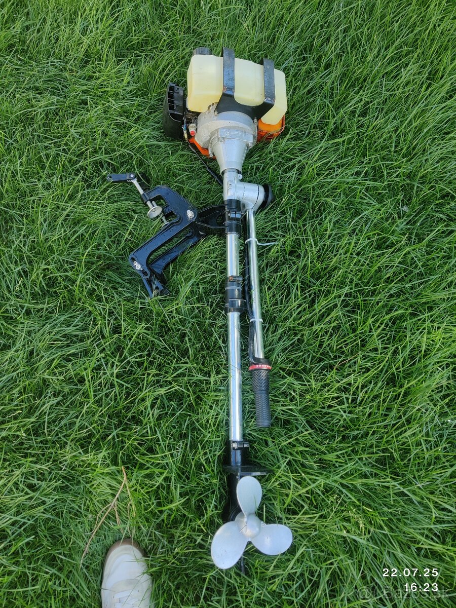 Lodný motor