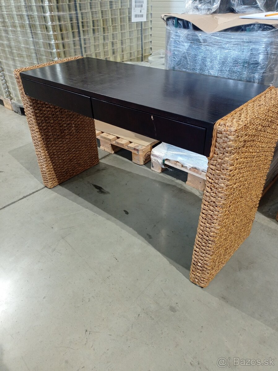 Kozmetický / konzolový stolík