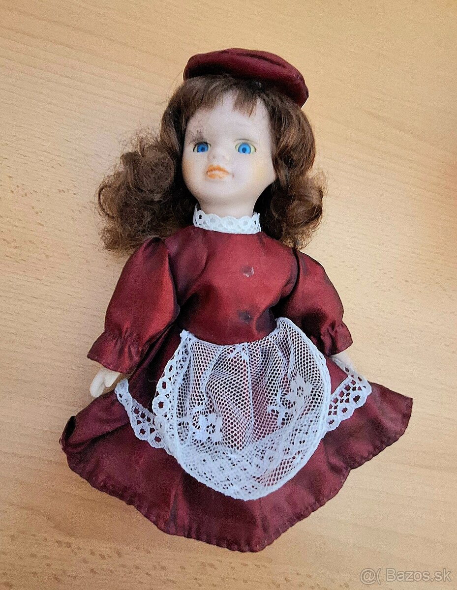 Porcelánová bábika