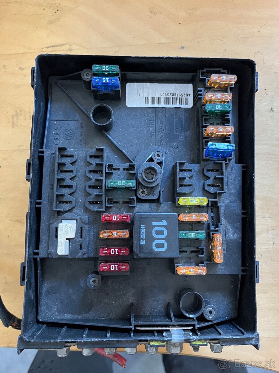 POISTKOVÁ SKRINKA - Octávia2,Golf5,Superb,Passat B6....
