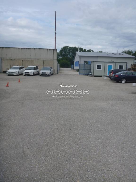 Na prenájom 2xhala v stráženom objekte Tureň, aj s manipulač