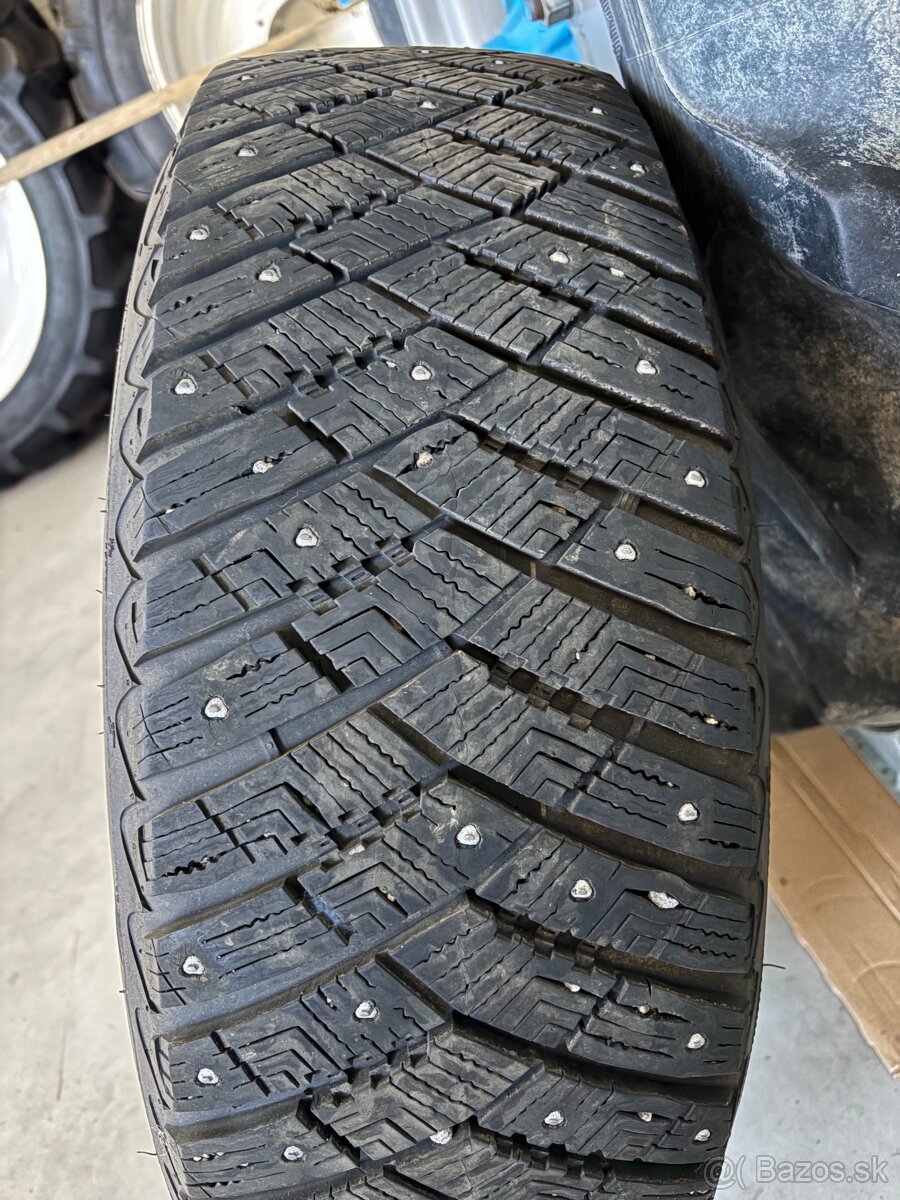 GOODYEAR ULTRA GRIP ICE ARCTIC 235/55 R18 na elektrónoch