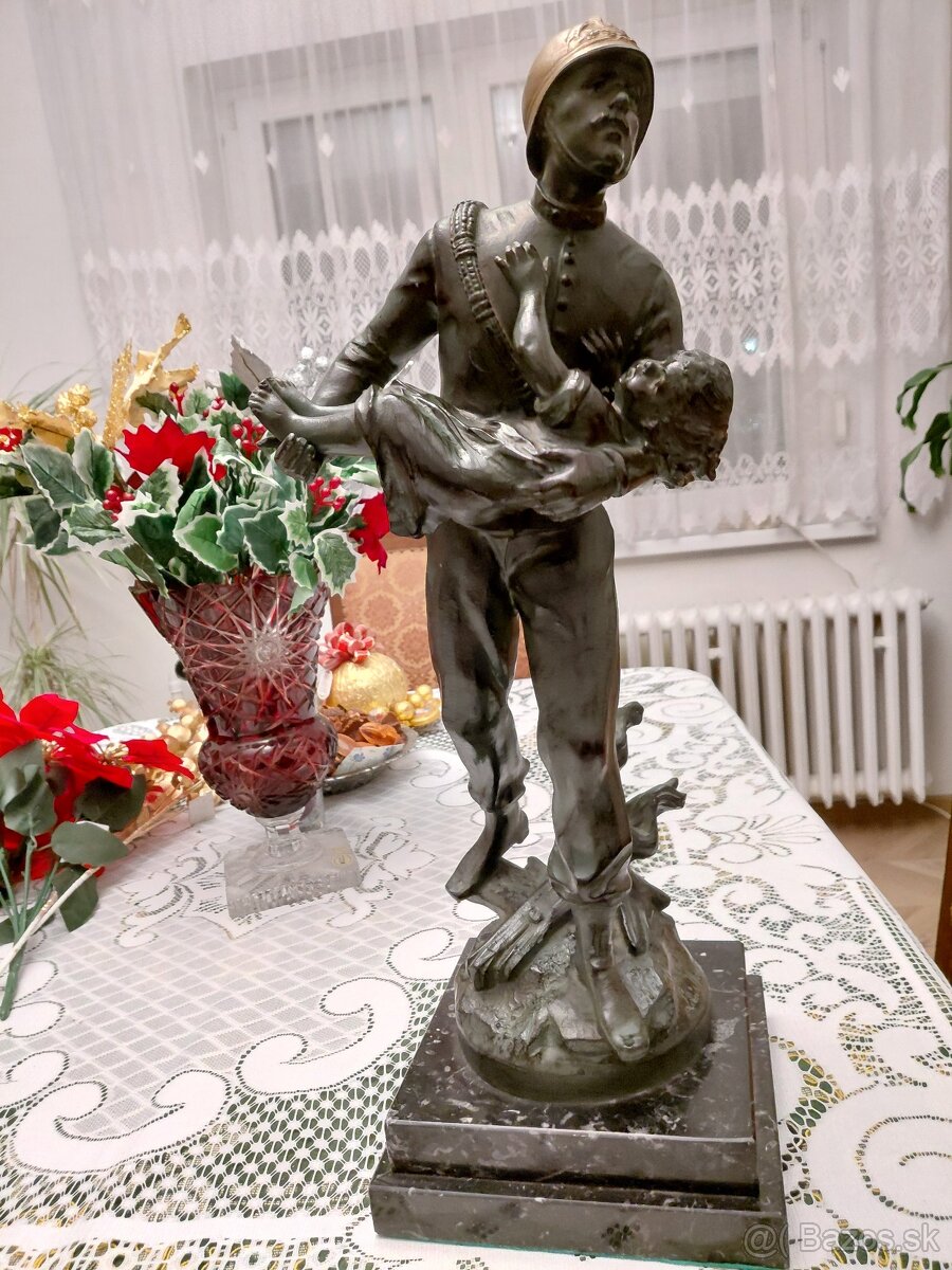 . SOCHA NA MRAMOR. PODSTAVCI