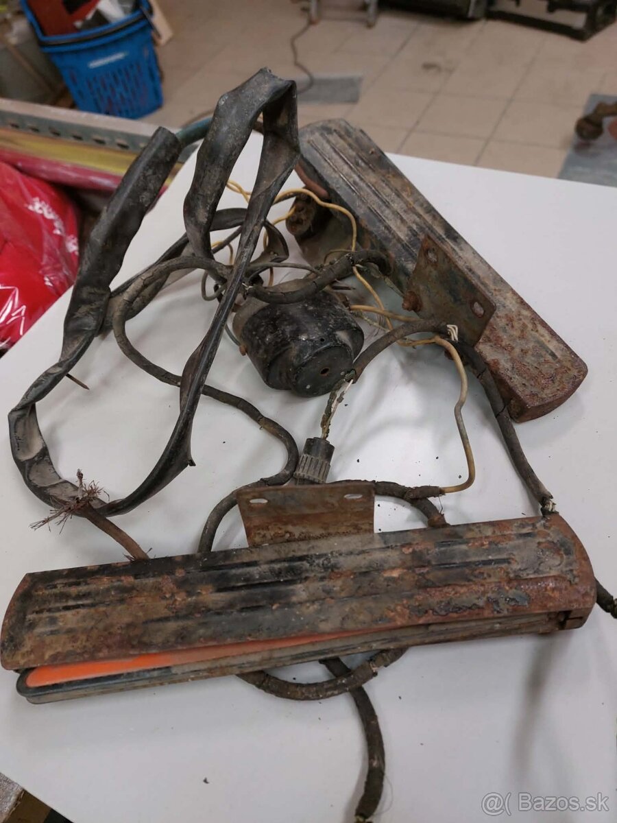 Mávatka / výklopné smerovky PAL PRAGA TATRA ŠKODA 2ks