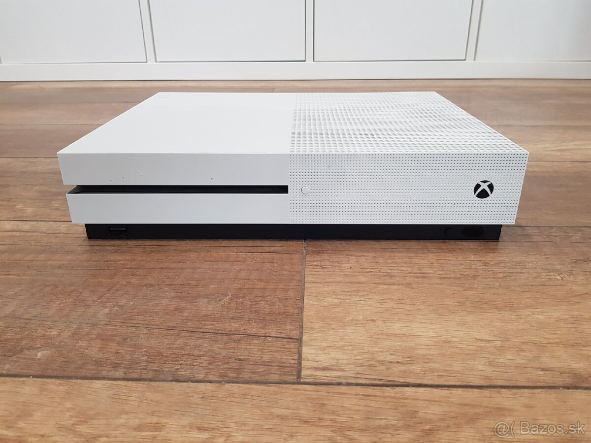 Xbox One S 500GB s mechanikou
