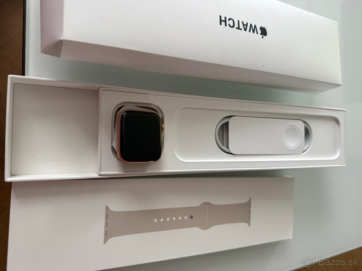 Apple watch se 44mm gold